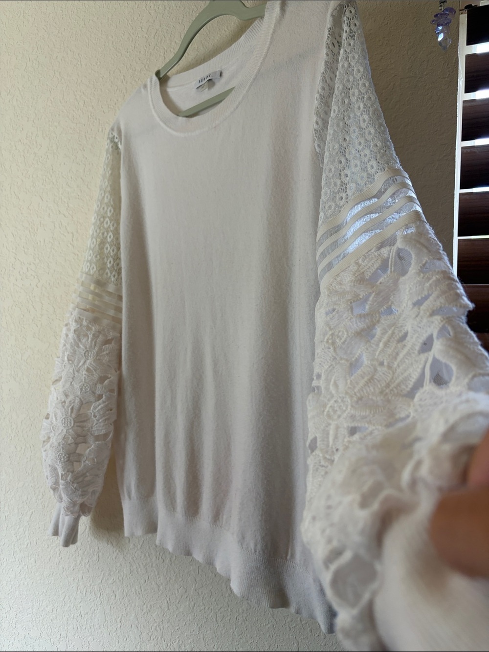 Sioni White Lace-Sleeve Pullover Sweatshirt Size Large